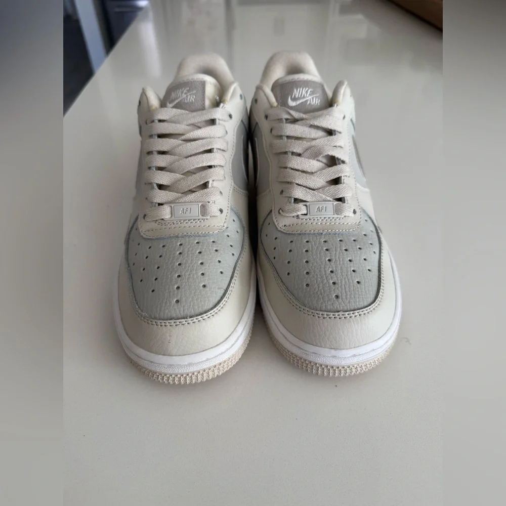 Nike Air Force 1 Low 07 Moon Fossil FB8483-100 Neutral Leather Womens Size 8 - Picture 15 of 16
